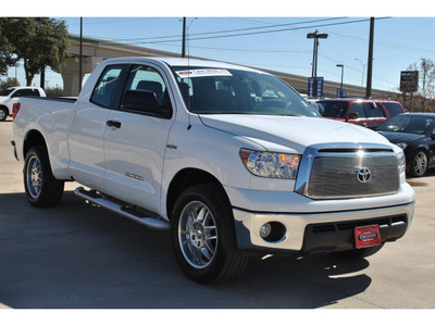 toyota tundra 2011 white grade gasoline 8 cylinders 2 wheel drive automatic 78232