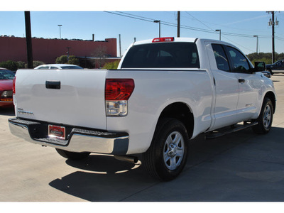 toyota tundra 2011 white grade gasoline 8 cylinders 2 wheel drive automatic 78232