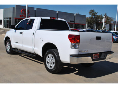 toyota tundra 2011 white grade gasoline 8 cylinders 2 wheel drive automatic 78232