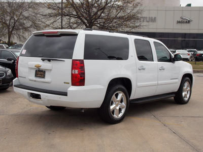 chevrolet suburban 2008 white suv lt 1500 8 cylinders automatic 77074