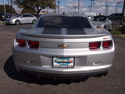 chevrolet camaro 2010 silver coupe ss gasoline 8 cylinders rear wheel drive automatic 75075