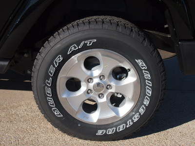 jeep wrangler unlimited 2013 black suv sahara gasoline 6 cylinders 4 wheel drive automatic 76011