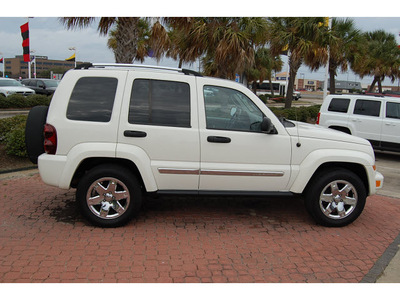 jeep liberty 2005 white suv limited gasoline 6 cylinders rear wheel drive automatic 77642