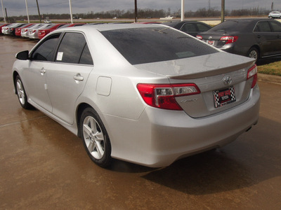 toyota camry 2013 silver sedan se gasoline 4 cylinders front wheel drive automatic 77469