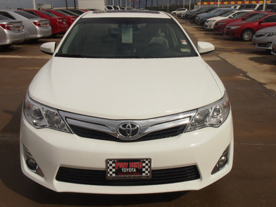 toyota camry 2013 white sedan xle gasoline 4 cylinders front wheel drive automatic 77469