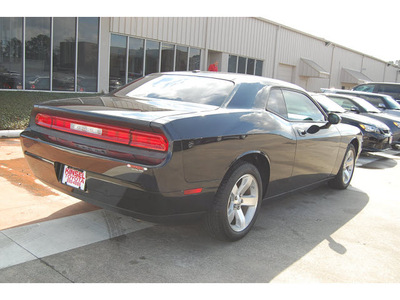 dodge challenger 2009 black coupe se 6 cylinders automatic 77706