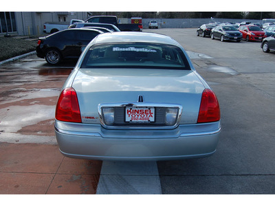 lincoln town car 2007 silver sedan signature limited 8 cylinders automatic 77706