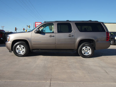 chevrolet suburban 2013 brown suv lt 1500 flex fuel 8 cylinders 4 wheel drive automatic 79110