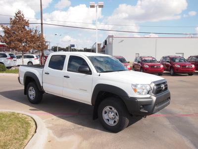 toyota tacoma 2013 white prerunner v6 gasoline 6 cylinders 2 wheel drive automatic 76116