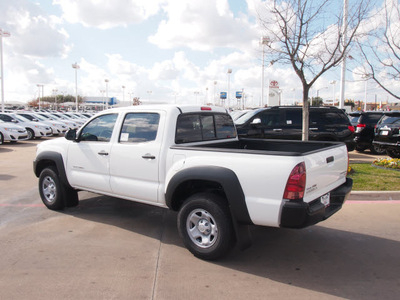 toyota tacoma 2013 white prerunner v6 gasoline 6 cylinders 2 wheel drive automatic 76116