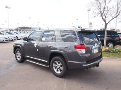 toyota 4runner 2013 gray suv sr5 gasoline 6 cylinders 2 wheel drive automatic 76116