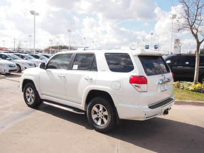 toyota 4runner 2013 white suv sr5 gasoline 6 cylinders 4 wheel drive automatic 76116