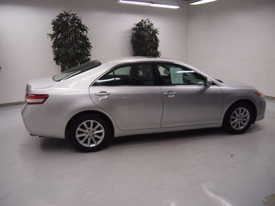 toyota camry 2011 silver sedan xle v6 gasoline 6 cylinders front wheel drive automatic 91731