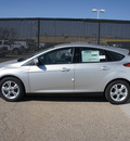ford focus 2013 silver hatchback se 4 cylinders automatic 75235
