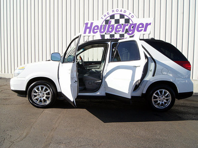 buick rendezvous 2006 white suv cxl gasoline 6 cylinders all whee drive automatic 80905