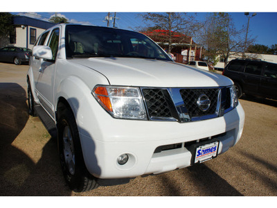 nissan pathfinder 2006 white suv se gasoline 6 cylinders rear wheel drive automatic 78748