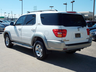 toyota sequoia 2003 white suv sr5 gasoline 8 cylinders rear wheel drive automatic 77074