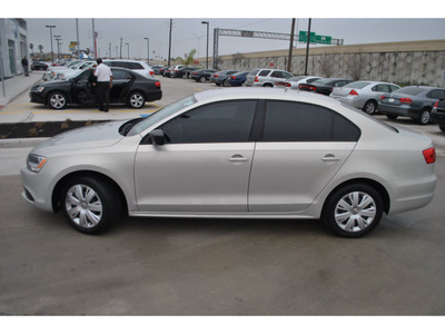 volkswagen jetta 2011 gold sedan gasoline 4 cylinders 5 speed manual 78411