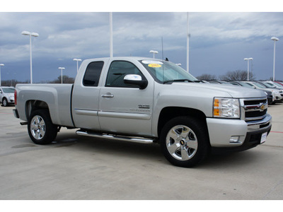 chevrolet silverado 1500 2011 silver pickup truck lt 8 cylinders tiptronic 76503