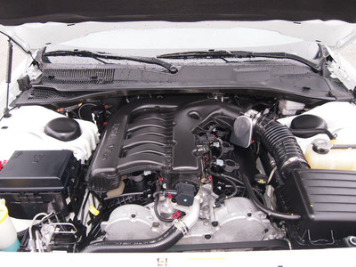 chrysler 300 2010 white sedan s v6 gasoline 6 cylinders rear wheel drive automatic 76011