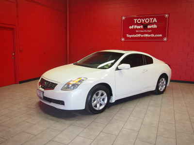 nissan altima 2008 white coupe 2 5 s gasoline 4 cylinders front wheel drive automatic 76116