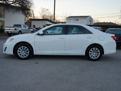 toyota camry 2012 super white sedan le gasoline 4 cylinders front wheel drive shiftable automatic 75080