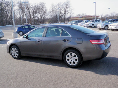 toyota camry 2010 dk  gray sedan le gasoline 4 cylinders front wheel drive automatic 56001