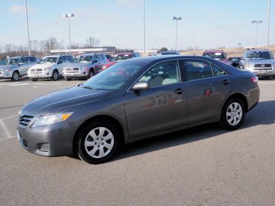 toyota camry 2010 dk  gray sedan le gasoline 4 cylinders front wheel drive automatic 56001