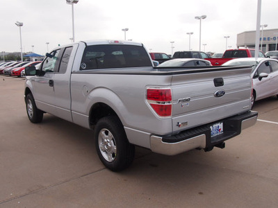 ford f 150 2013 silver xlt flex fuel 8 cylinders 2 wheel drive automatic 76108