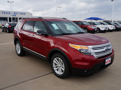 ford explorer 2013 red suv xlt flex fuel 6 cylinders 2 wheel drive automatic 76108