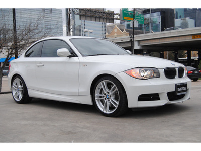 bmw 1 series 2011 white coupe 135i gasoline 6 cylinders rear wheel drive automatic 77002