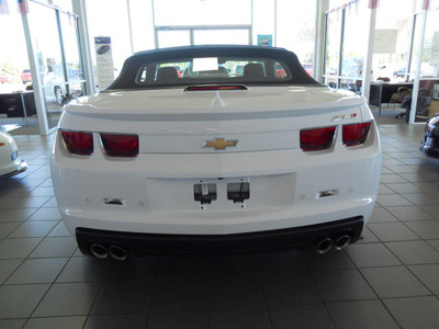 chevrolet camaro 2013 white zl1 gasoline 8 cylinders rear wheel drive automatic 75672