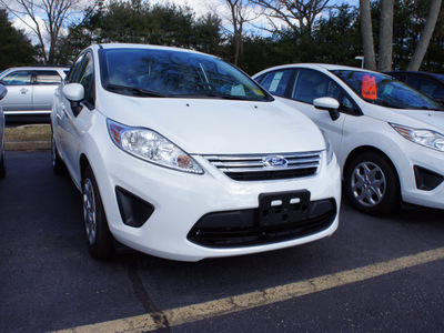 ford fiesta 2013 oxford wht sedan se gasoline 4 cylinders front wheel drive not specified 08753