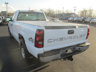 chevrolet silverado 1500 2004 white pickup truck gasoline 8 cylinders 4 wheel drive automatic 62863