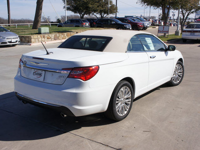chrysler 200 convertible 2013 white flex fuel 6 cylinders front wheel drive automatic 76210