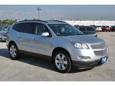 chevrolet traverse 2012 silver suv lt gasoline 6 cylinders front wheel drive automatic with overdrive 77090