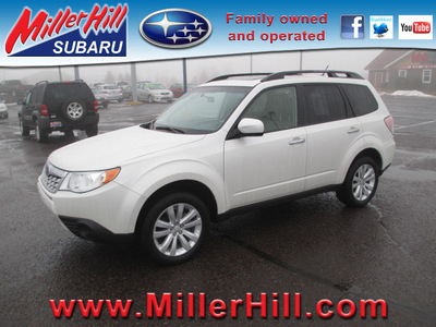 subaru forester 2012 white wagon 2 5x premium gasoline 4 cylinders all whee drive autostick 55811