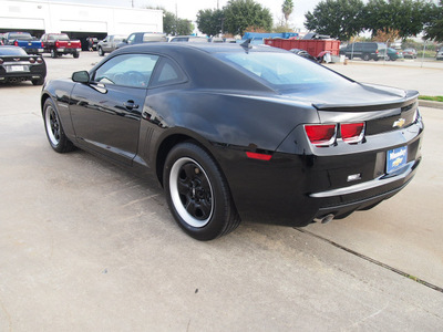 chevrolet camaro 2013 black coupe ls gasoline 6 cylinders rear wheel drive not specified 77090