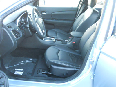 chrysler 200 2013 lt  blue sedan limited flex fuel 6 cylinders front wheel drive shiftable automatic 99212