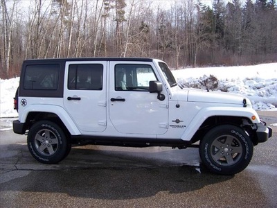 jeep wrangler unlimited 2013 white suv sport freedom edition gasoline 6 cylinders 4 wheel drive automatic 44024