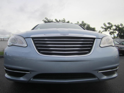 chrysler 200 2013 lt  blue sedan touring gasoline 4 cylinders front wheel drive automatic 33157