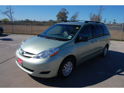 toyota sienna 2009 lt  green van le 7 passenger gasoline 6 cylinders front wheel drive automatic 77338