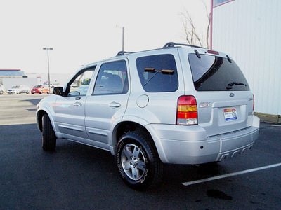ford escape 2005 silver metallic suv limited gasoline 6 cylinders front wheel drive automatic 80911