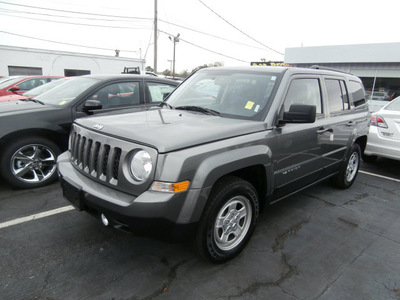 jeep patriot 2012 gray suv sport gasoline 4 cylinders front wheel drive automatic 32447