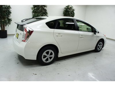 toyota prius 2013 white hatchback two hybrid 4 cylinders front wheel drive automatic 91731
