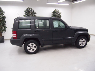 jeep liberty 2011 dk  gray suv sport gasoline 6 cylinders 4 wheel drive automatic 91731