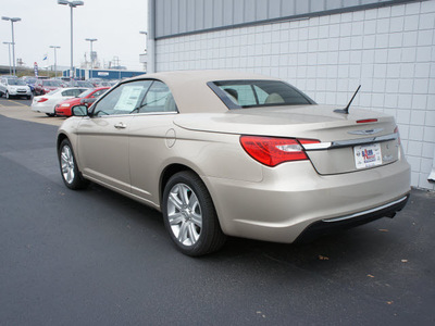 chrysler 200 convertible 2013 cashmere pearl touring gasoline 4 cylinders front wheel drive shiftable automatic 47130