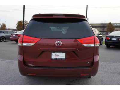 toyota sienna 2013 dk  red van le gasoline 6 cylinders front wheel drive 6 speed automatic 46219