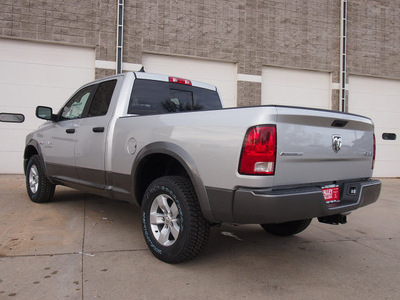 ram 1500 2013 silver pickup truck outdoorsman quad cab truck 4x4 gasoline 8 cylinders 4 wheel drive automatic 80301