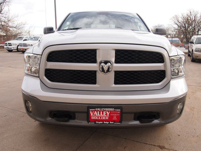 ram 1500 2013 silver pickup truck outdoorsman quad cab truck 4x4 gasoline 8 cylinders 4 wheel drive automatic 80301